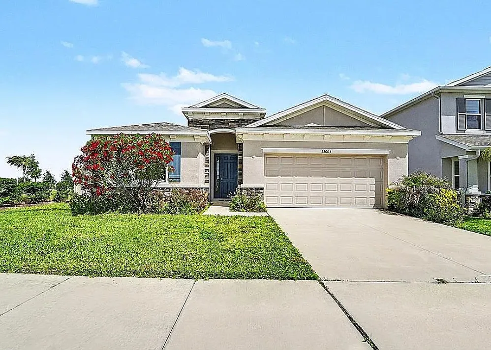 4 bed, 2.5 bath, 2037 sqft, $2,600 — Photo 1