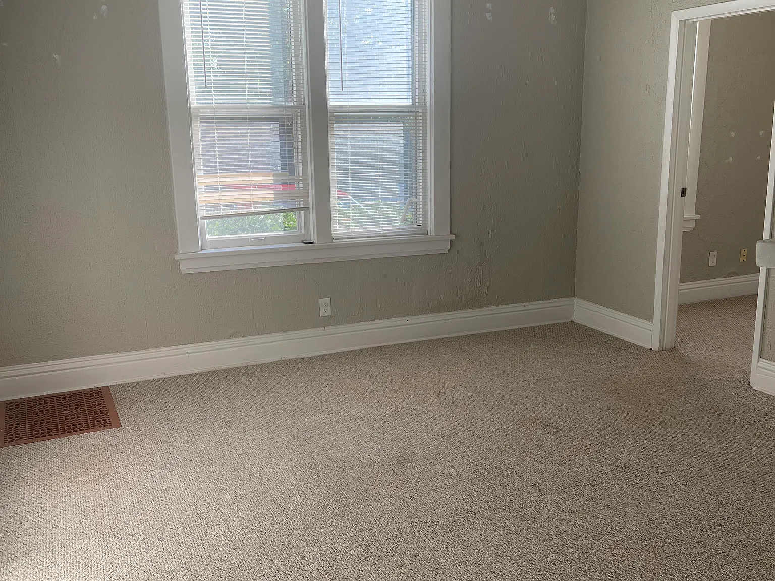 2 bed, 800 sqft, $1,025 — Photo 3