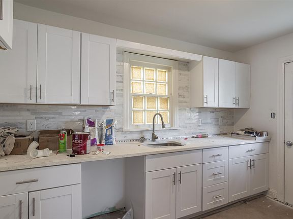 3rd image of 107 Crescent Ave