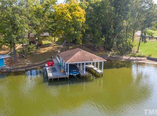 203 Harbor Ln, Leasburg, NC 27291
