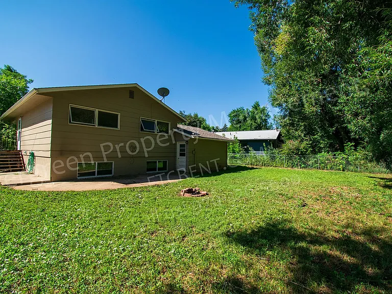 1916 Larkspur Dr — Photo 33