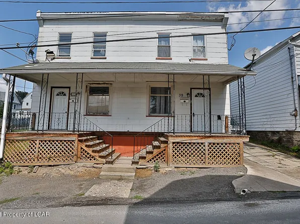 39 Essex Ln, Wilkes Barre, PA 18702