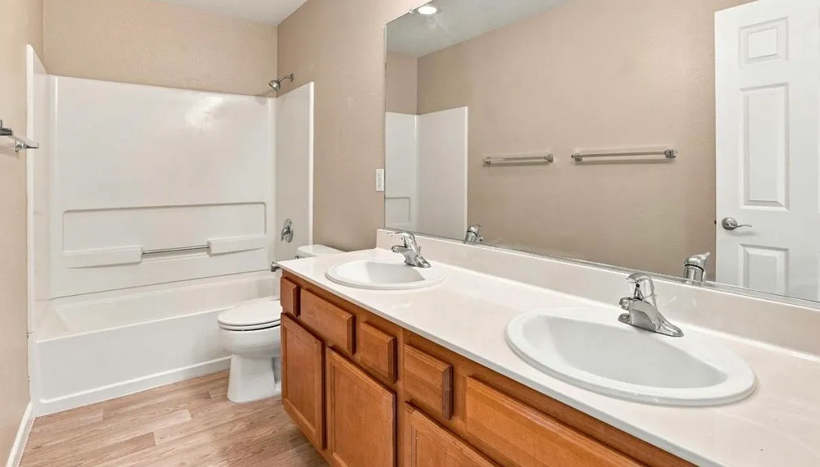 3 bed, 1871 sqft, $1,095 — Photo 3