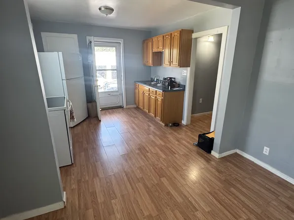 80-84 Prospect St, Moosup, CT 06354