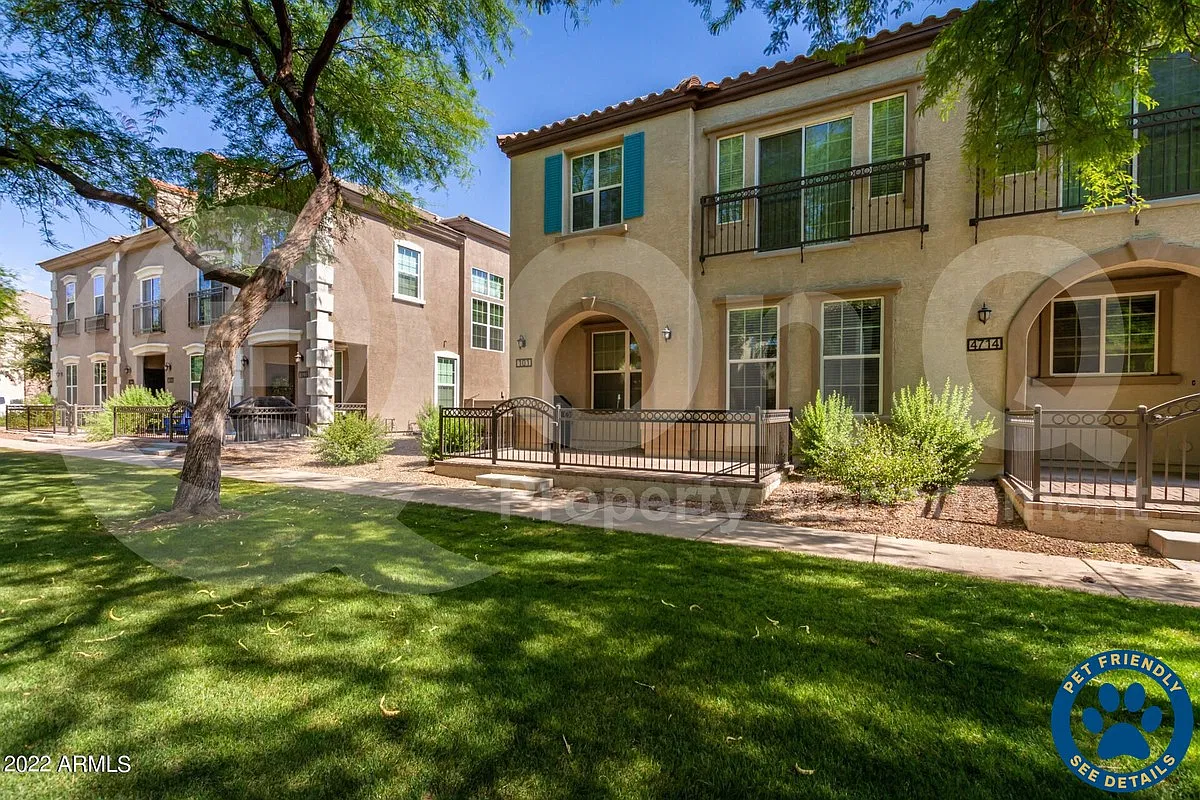 3 bed, 2.5 bath, 1368 sqft, $1,999 — Photo 1