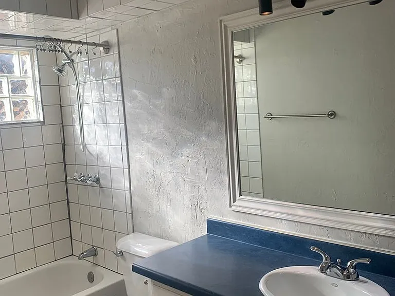 517 Post Oak Ln — Photo 28