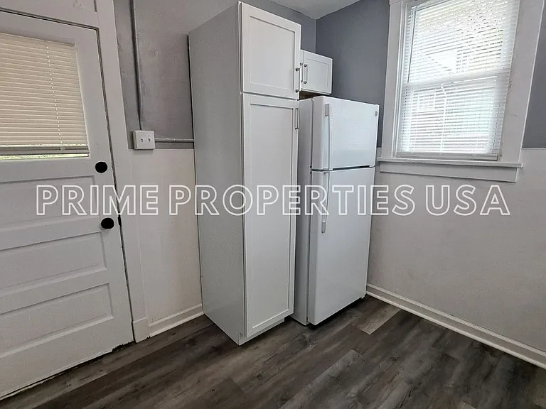 7808 Lloyd Ave — Photo 6