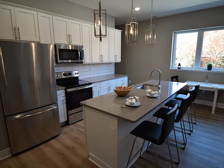 Cedar Valley Luxury Apartments — Photo 18