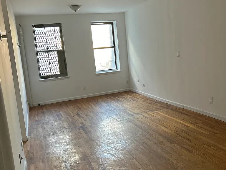 445 W 37th St #5R — Photo 3