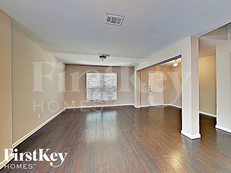 724 Bamboo Dr — Photo 3