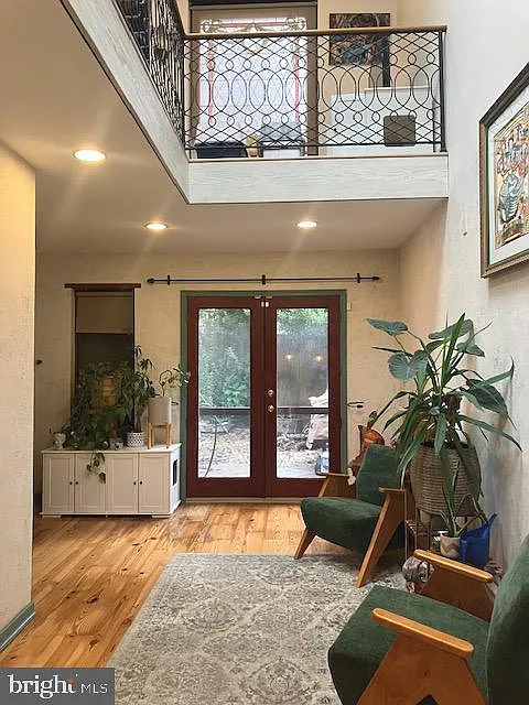 2 bed, 2.0 bath, 1975 sqft, $2,700 — Photo 2