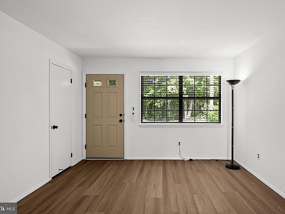 3rd image of 164 Shreve St