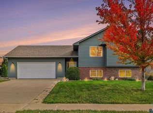 6004 S Kerry Ave, Sioux Falls, SD 57106