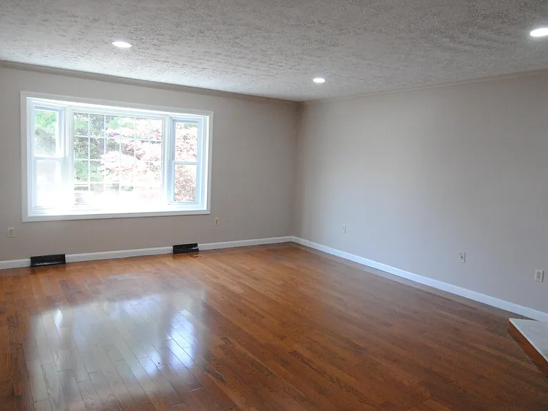 25 Cadogan Way — Photo 3