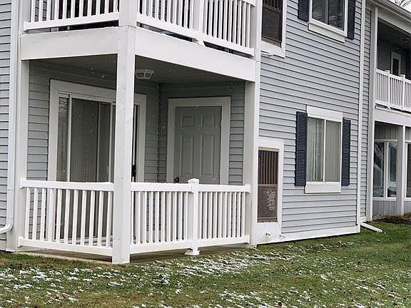 3rd image of 1127 S Lake Dr Unit 100