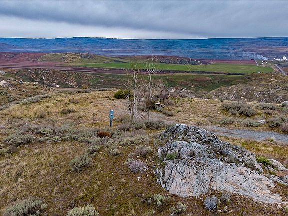 3rd image of 215 Plata Road