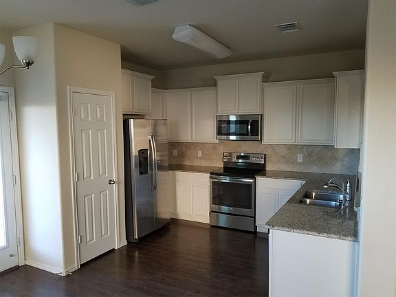 4th image of 1218 Briscoe Ct