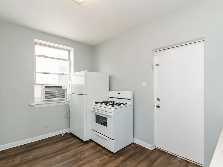4500-06 W. Fullerton/2400-14 N. Kilbourn — Photo 14