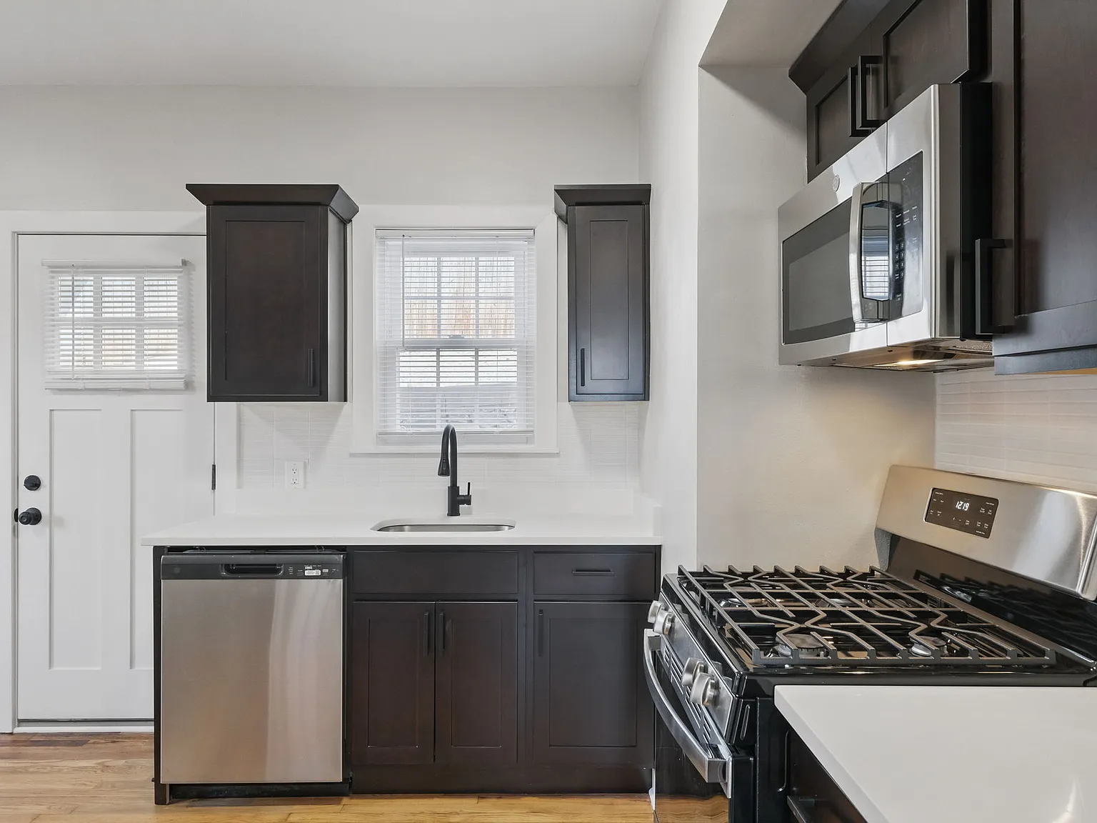 310 W Riverview Ave — Photo 3