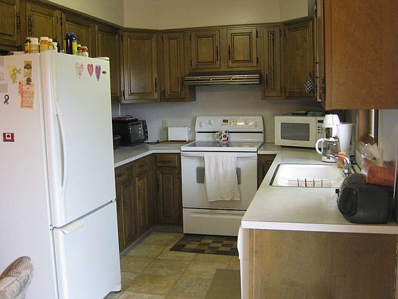 5th image of 22160 Lewis Blvd