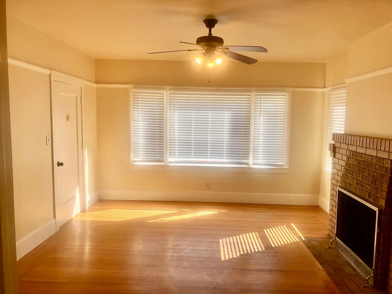 2 bed, 1000 sqft, $2,300 — Photo 2