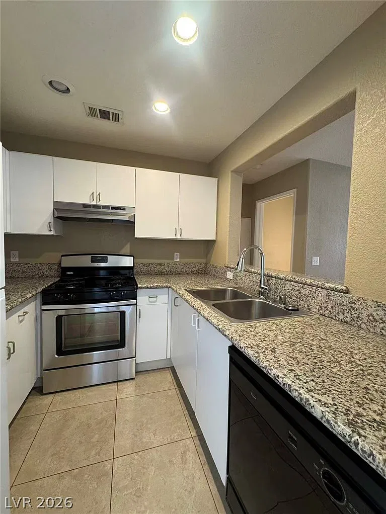 2 bed, 2.0 bath, 1063 sqft, $1,350 — Photo 2