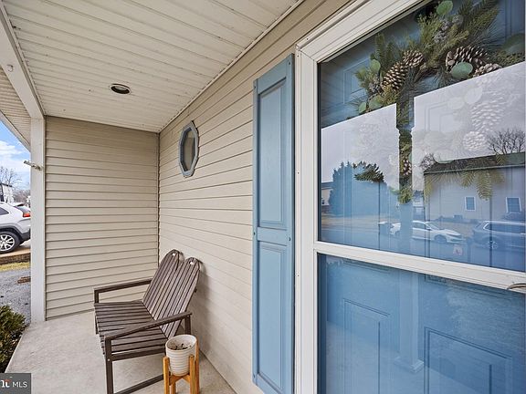 4th image of 335 Nicholas Ct
