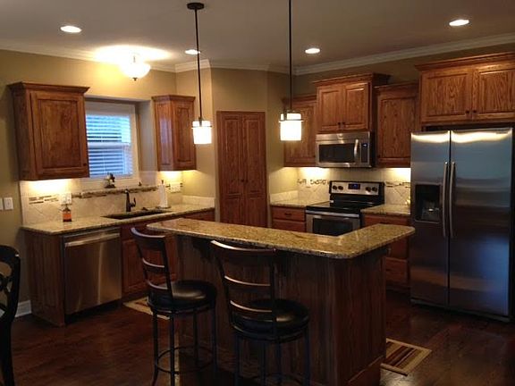 4th image of 2320 NE Overland Dr