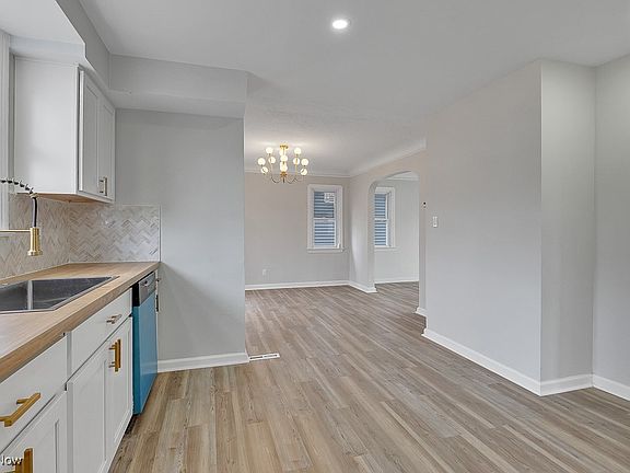 4th image of 16811 Walden Ave