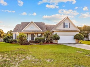 1906 Sunshine Ct, Hope Mills, NC 28348