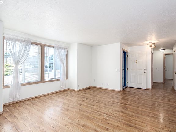 5th image of 4210 Terraza Ct NE