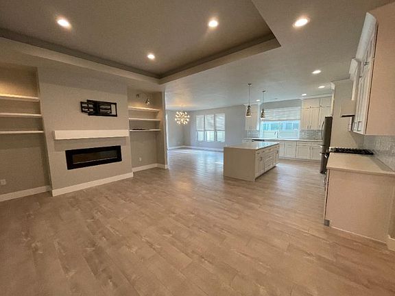 5th image of 254 N Figwood Ct