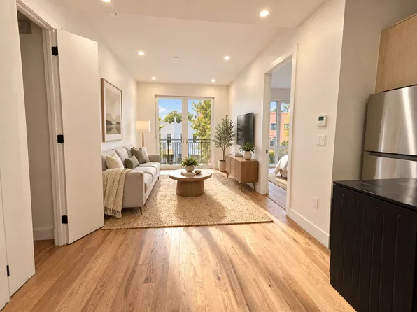 31 Woodbine Street image 1 of 18
