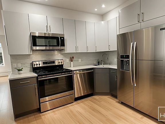 5th image of 970 Rogers Ave #6