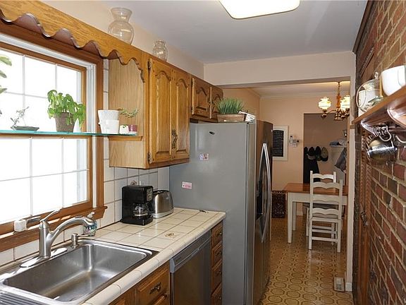 3rd image of 386 Starin Ave