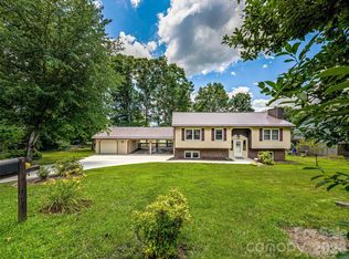 29 Tall Oaks Rd, Candler, NC 28715