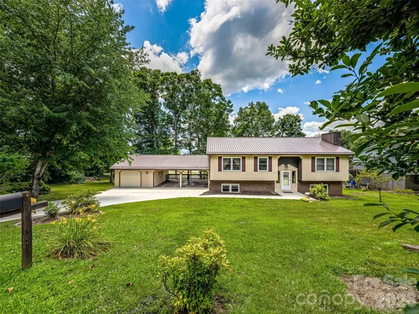 29 Tall Oaks Rd, Candler, NC 28715