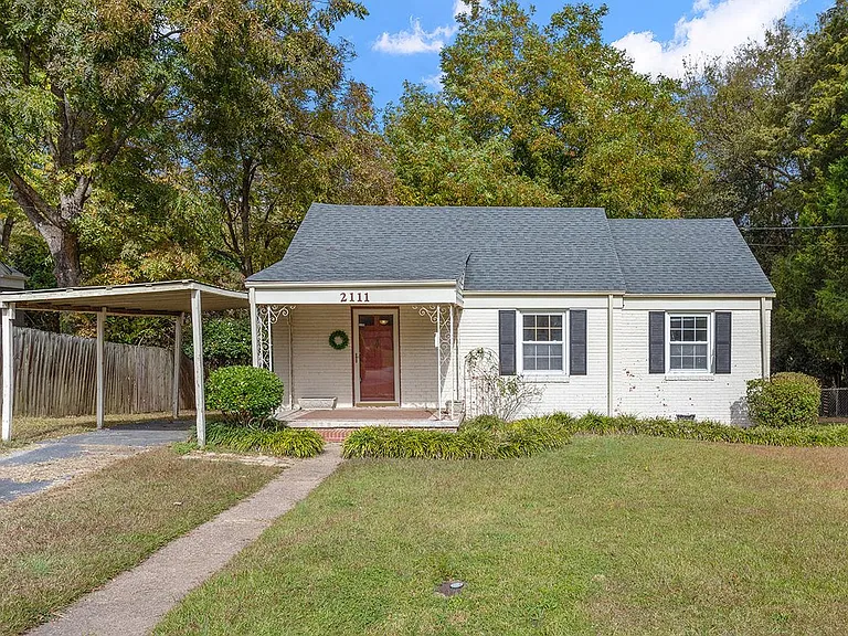 2111 Tudor Pl — Photo 2