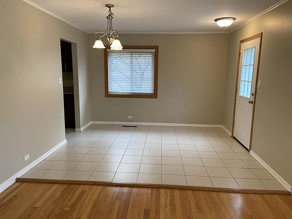 3rd image of 716 E Clarendon Ave