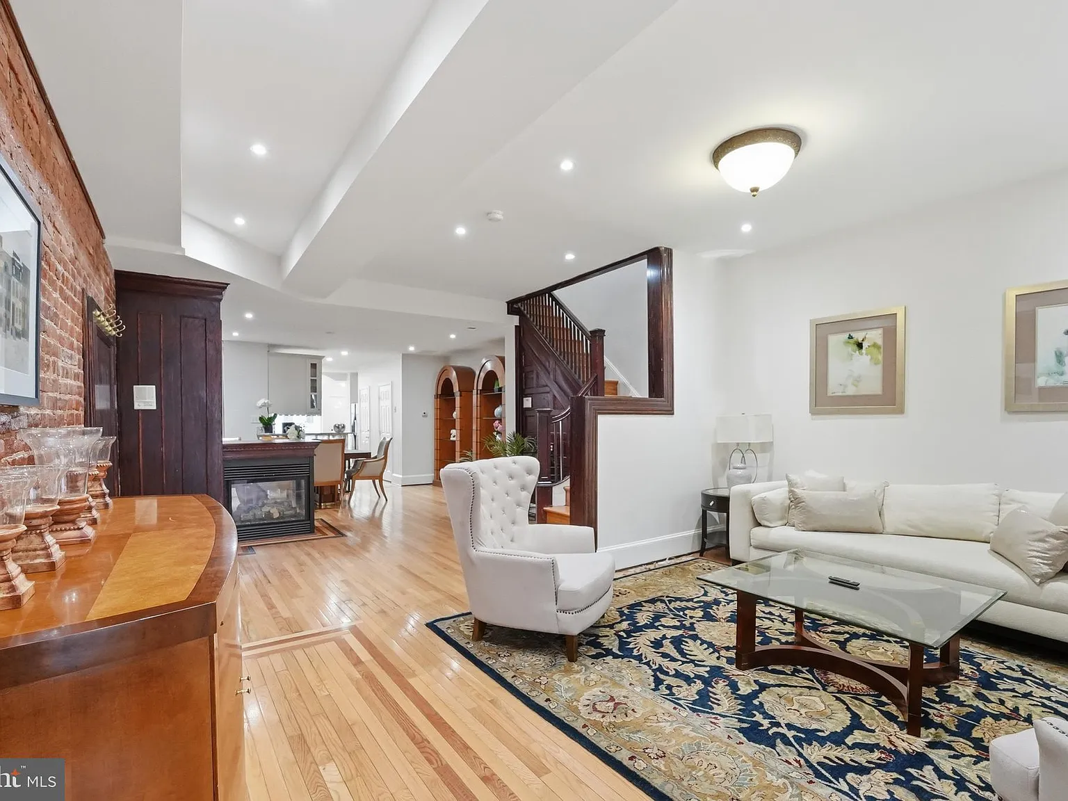 3 bed, 2.5 bath, 1874 sqft, $6,000 — Photo 4