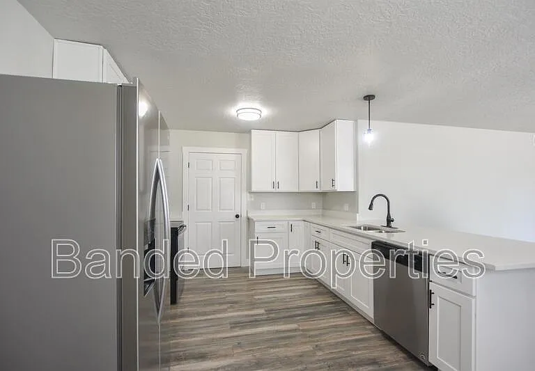 5155 S 4660 W — Photo 3