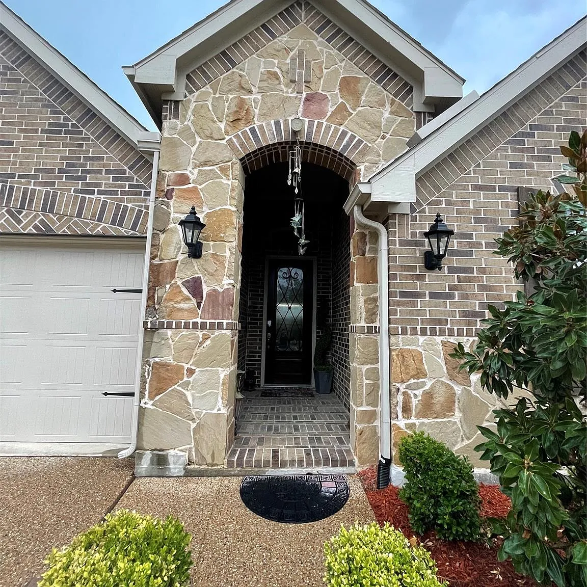 4 bed, 2057 sqft, $3,300 — Photo 2