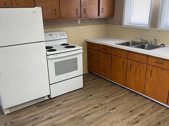 2nd image of 916 N Saginaw St #5