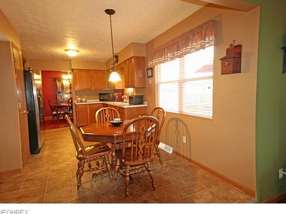 5th image of 113 Queen Anne Cir