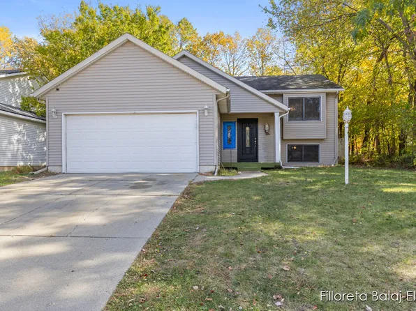 5986 S Parkway Ave SE, Kentwood, MI 49508