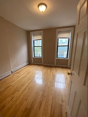 Rented by Standard Living Realty Inc | media 17