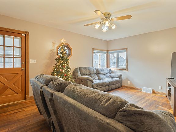 5th image of 2924 Avenue B