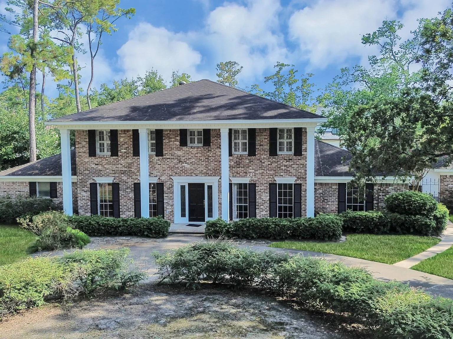 5 bed, 5.0 bath, 3932 sqft, $7,250 — Photo 2