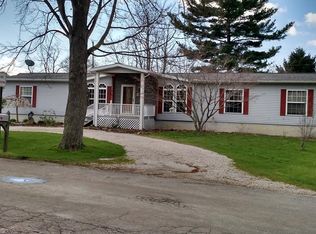 960 Howard Dr, Vermilion, OH 44089