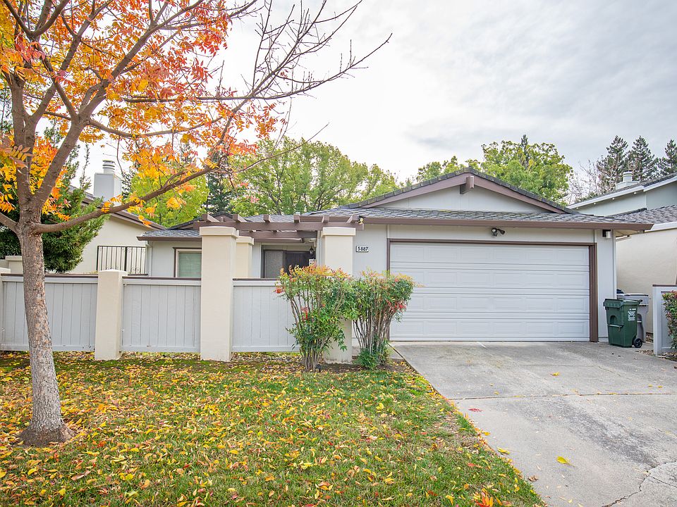 Exterior picture of 5887 Kahara Court. Small courtyard leads to the front door.